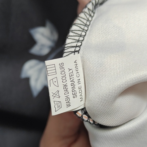 FANTAIST Floral Sleeveless Dress - Black and Multi Size Medium - Picture 4 of 16